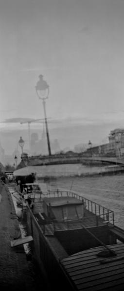 Double exposition accidentelle. Notre-Dame et un lampadaire.